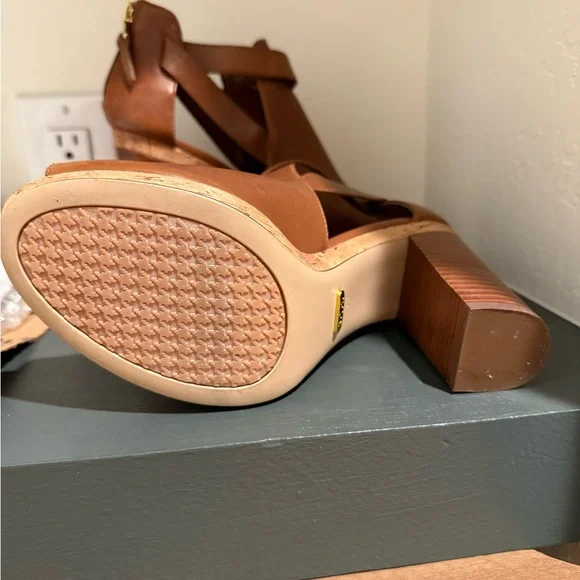 Lauren Ralph Lauren Tan Leather Peep-Toe Heels - Picture 3 of 4